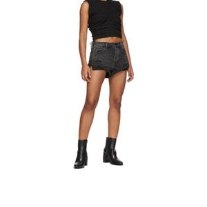 Size 24 low-rise Wang hike shorts in pristine condition!